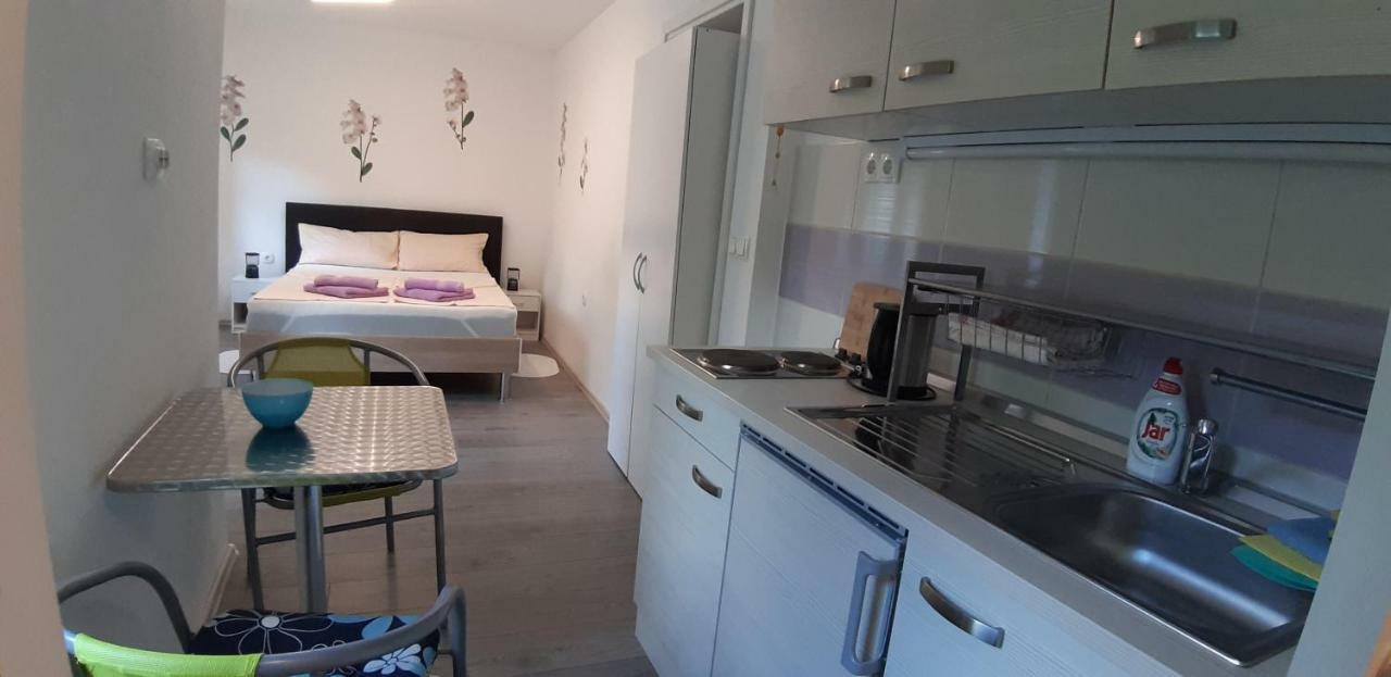 Apartmani Orhideja Gornji Karin Exterior photo